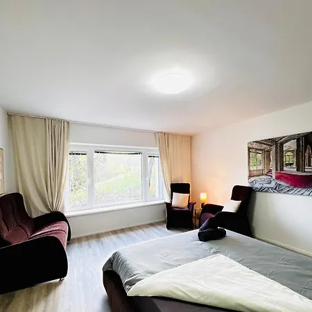Cozy 2br & Lr With Balcony Near Museum Gugging
