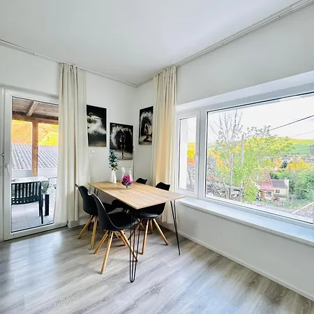 Cozy 2br & Lr With Balcony Near Museum Gugging Klosterneuburg