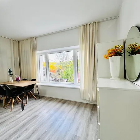 דירה Cozy 2br & Lr With Balcony Near Museum Gugging קלוסטרניובורג