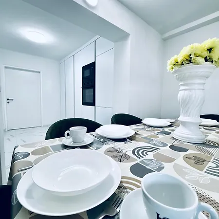 Cozy 2br & Lr With Balcony Near Museum Gugging Διαμέρισμα