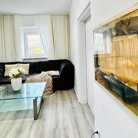 Cozy 2br & Lr With Balcony Near Museum Gugging Διαμέρισμα *