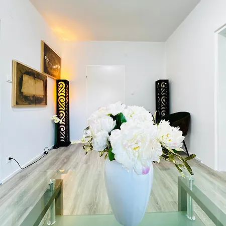 Διαμέρισμα Cozy 2br & Lr With Balcony Near Museum Gugging
