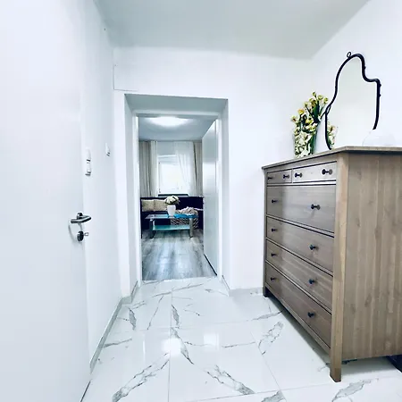 Cozy 2br & Lr With Balcony Near Museum Gugging Klosterneuburg