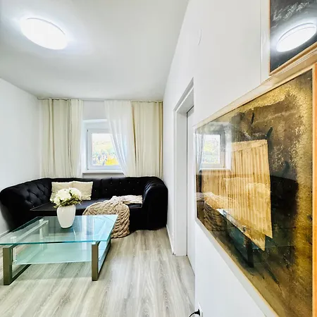 Cozy 2br & Lr With Balcony Near Museum Gugging *