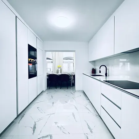 Cozy 2br & Lr With Balcony Near Museum Gugging
